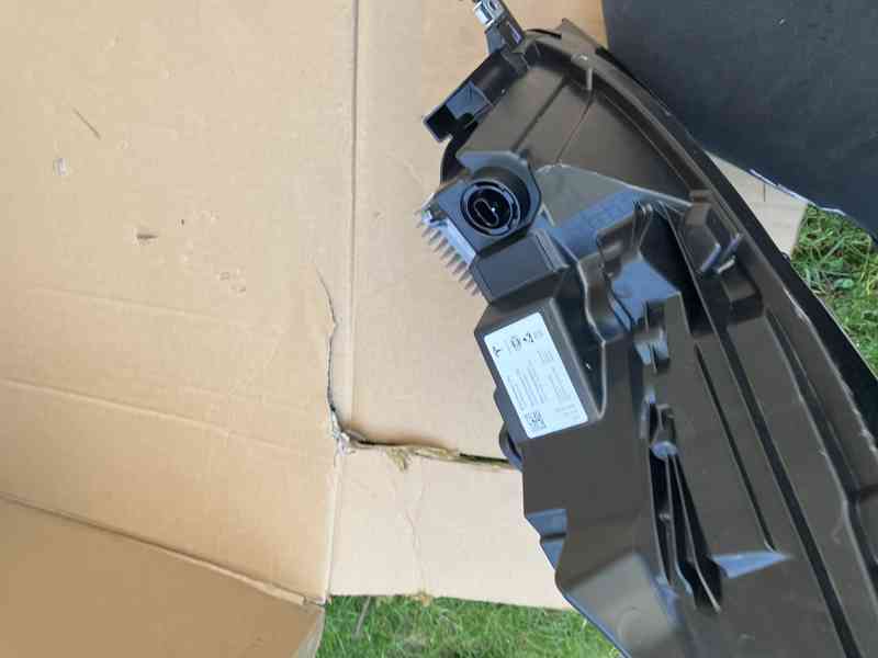 TESLA 3 Y 21- svetlo leve FULL LED prave svetla - foto 17