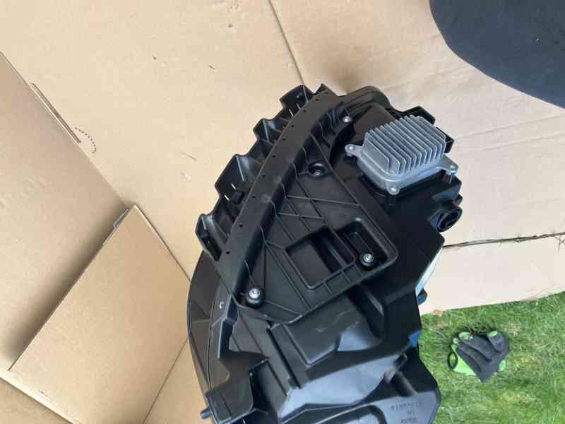 TESLA 3 Y 21- svetlo leve FULL LED prave svetla - foto 11