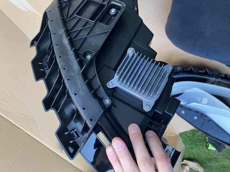 TESLA 3 Y 21- svetlo leve FULL LED prave svetla - foto 20