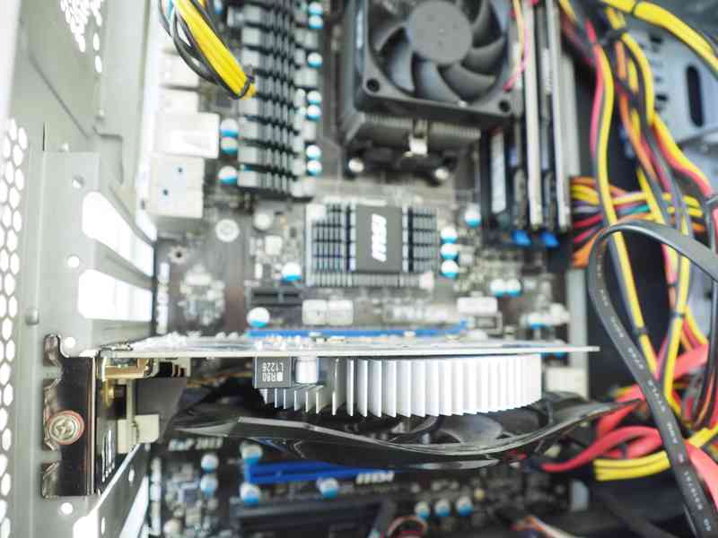 Starší Herní PC - foto 4