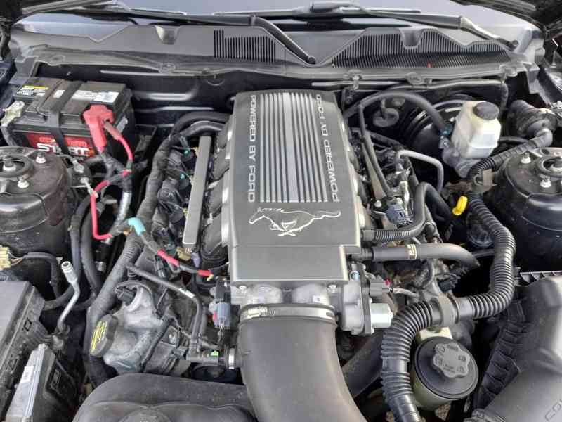 Ford Mustang GT 4.6 V8 - foto 6