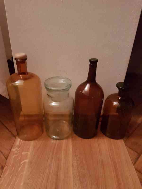 Lékárenské lahve skleněné s broušeným hrdlem - foto 2
