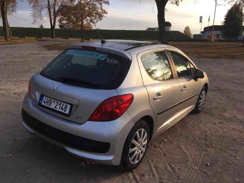 Peugeot 207 Panoramatická střecha - foto 11