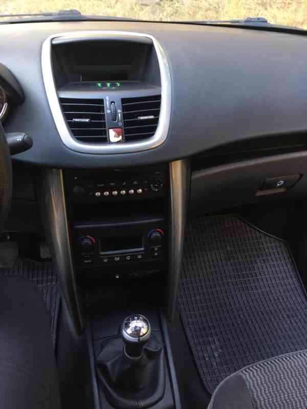 Peugeot 207 Panoramatická střecha - foto 16