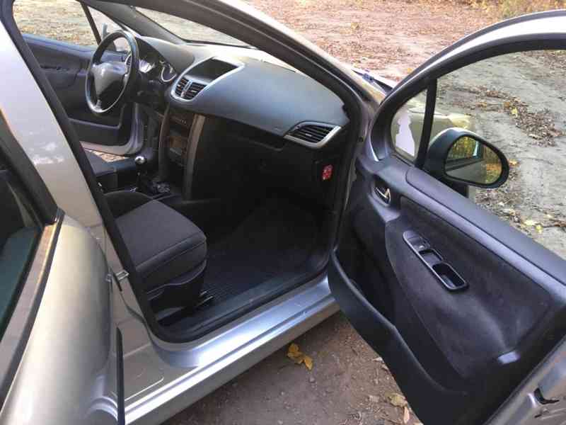 Peugeot 207 Panoramatická střecha - foto 17