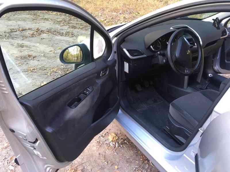Peugeot 207 Panoramatická střecha - foto 15