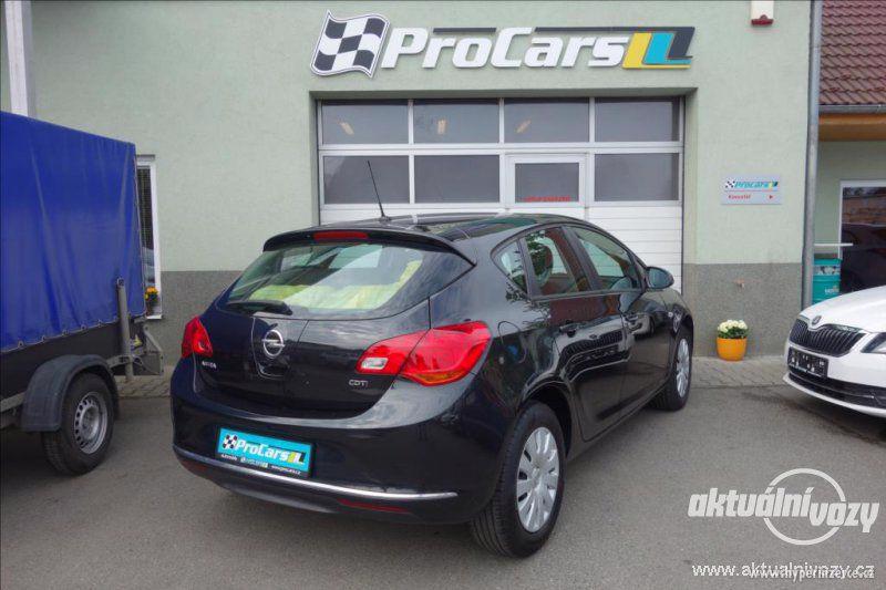 Opel Astra 1.6, nafta, rok 2015 - foto 16