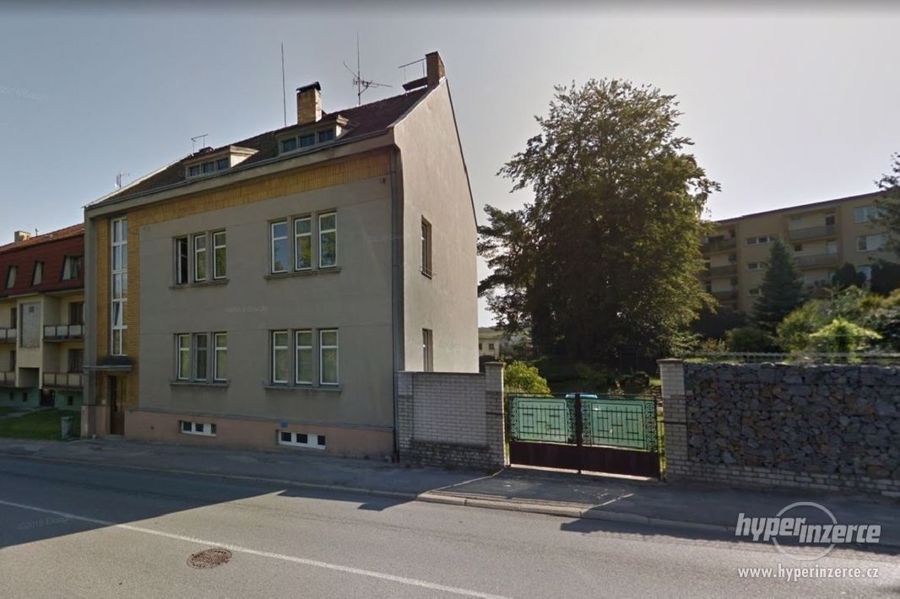 Prodej zděného bytu 4+1 (OV) 108 m2, zahrada a parkovací místo v Pelhřimově - foto 3