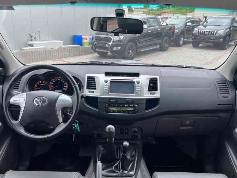 Toyota Hilux 3,0D4D Executive 4x4 126kw - foto 15