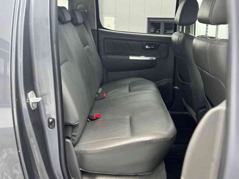 Toyota Hilux 3,0D4D Executive 4x4 126kw - foto 18