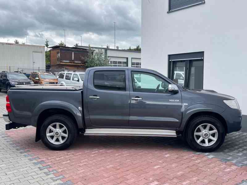 Toyota Hilux 3,0D4D Executive 4x4 126kw - foto 6