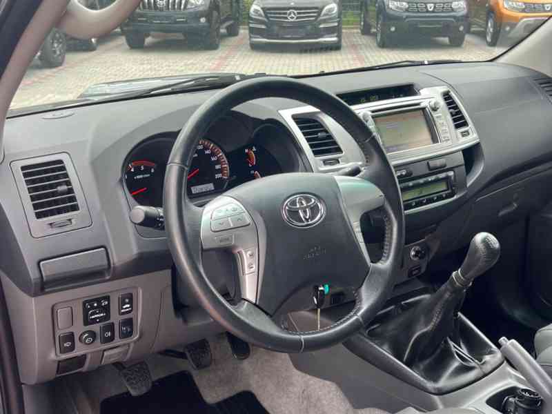 Toyota Hilux 3,0D4D Executive 4x4 126kw - foto 11