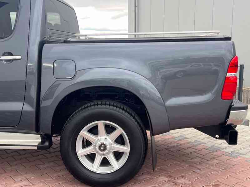 Toyota Hilux 3,0D4D Executive 4x4 126kw - foto 17