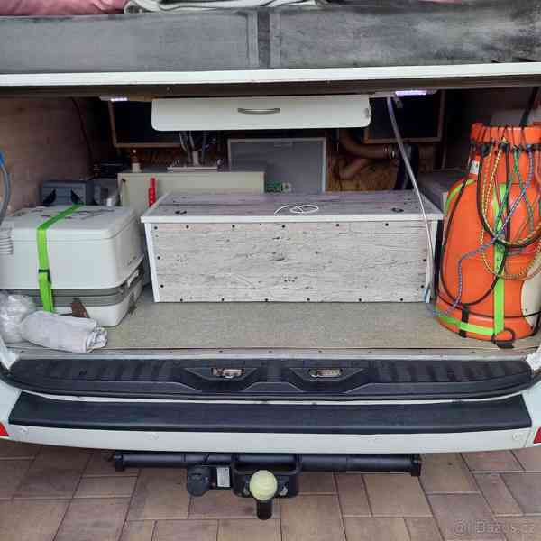 Obytná dodávka vw crafter  - foto 16