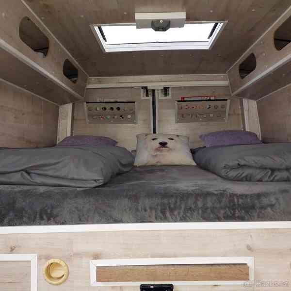Obytná dodávka vw crafter  - foto 11