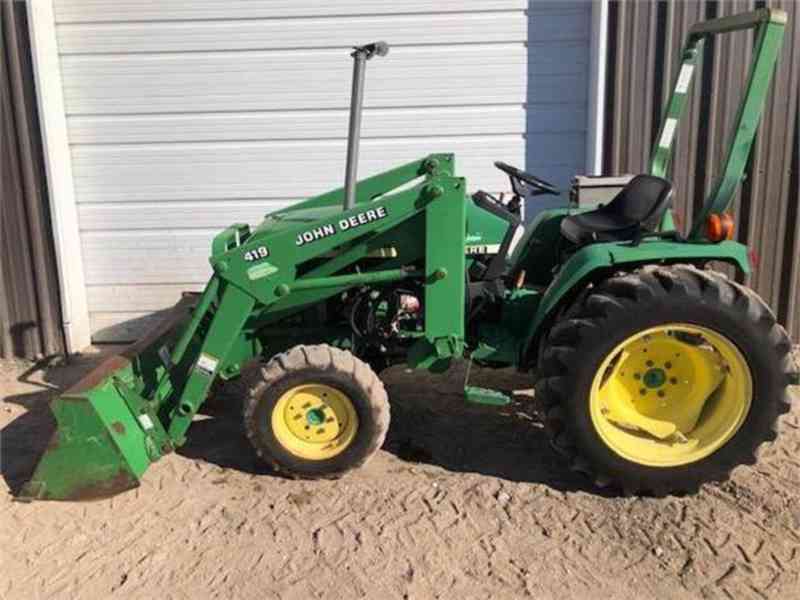 Traktor John Deere 790 - foto 12