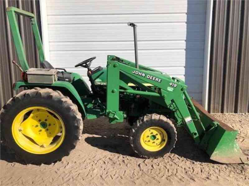 Traktor John Deere 790 - foto 1