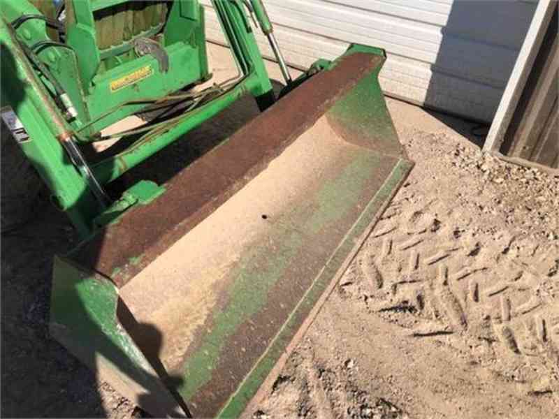 Traktor John Deere 790 - foto 11