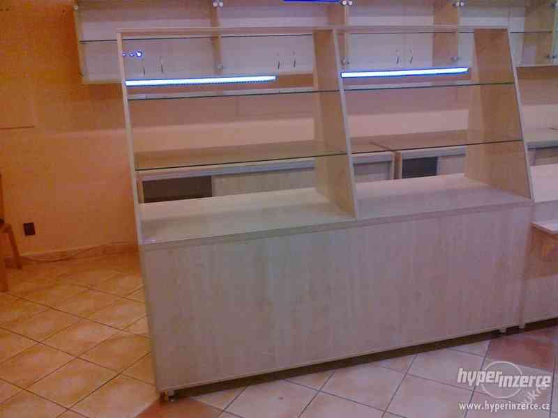 Prodám nový dřevěný nábytek - vybavení prodejny - foto 2