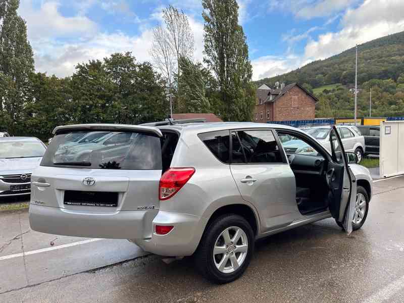 Toyota RAV4 2.0i Team benzín 112kw - foto 20