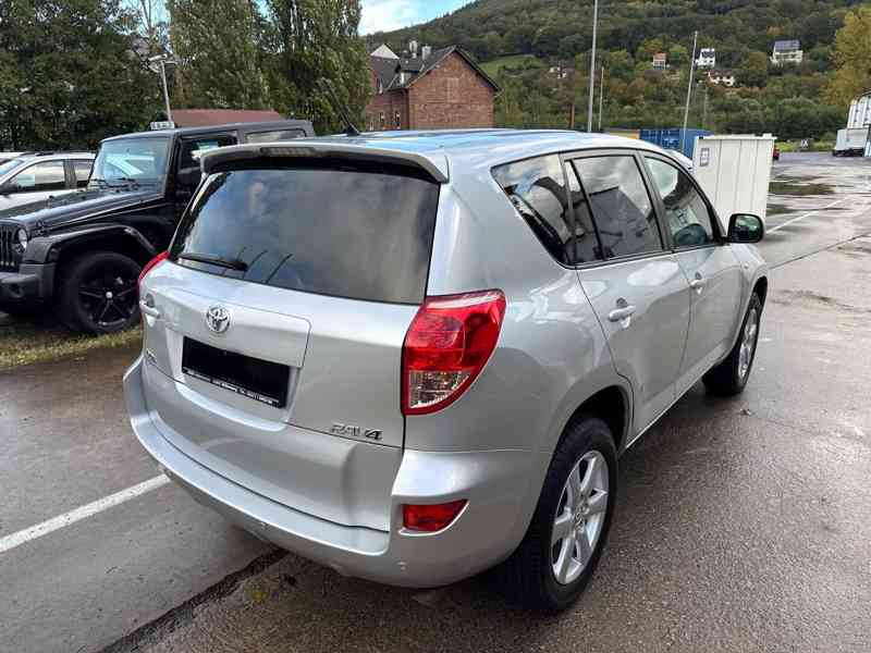 Toyota RAV4 2.0i Team benzín 112kw - foto 4