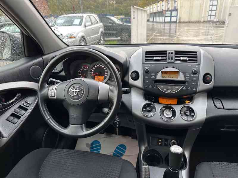 Toyota RAV4 2.0i Team benzín 112kw - foto 9