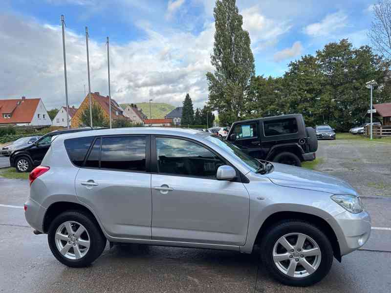 Toyota RAV4 2.0i Team benzín 112kw - foto 1