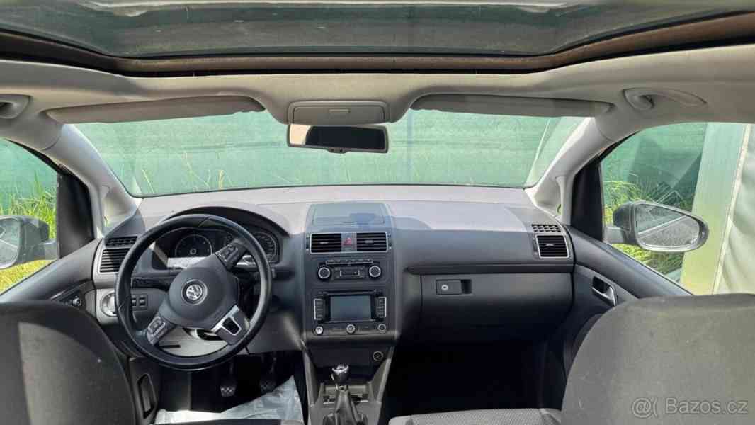 Volkswagen Touran 2,0 TDI 2011 - foto 11