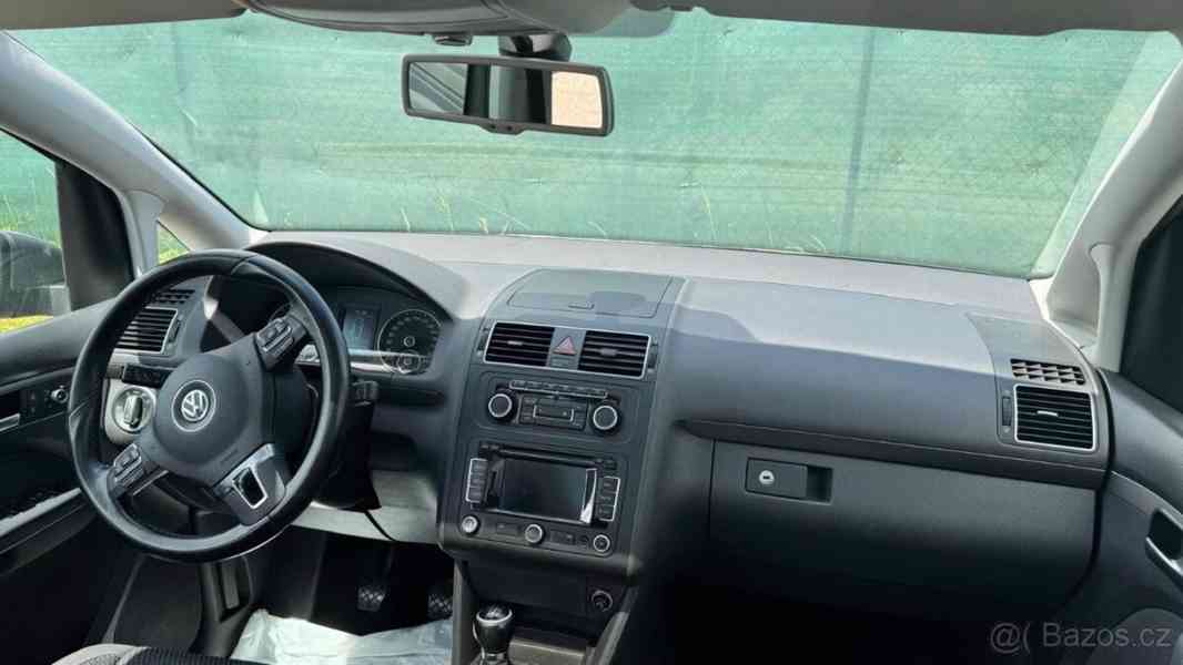 Volkswagen Touran 2,0 TDI 2011 - foto 3