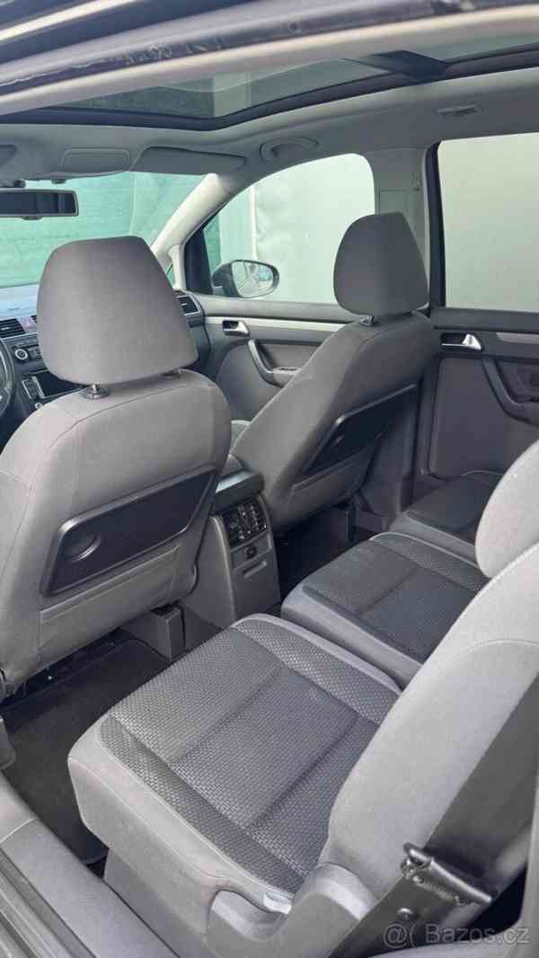 Volkswagen Touran 2,0 TDI 2011 - foto 4