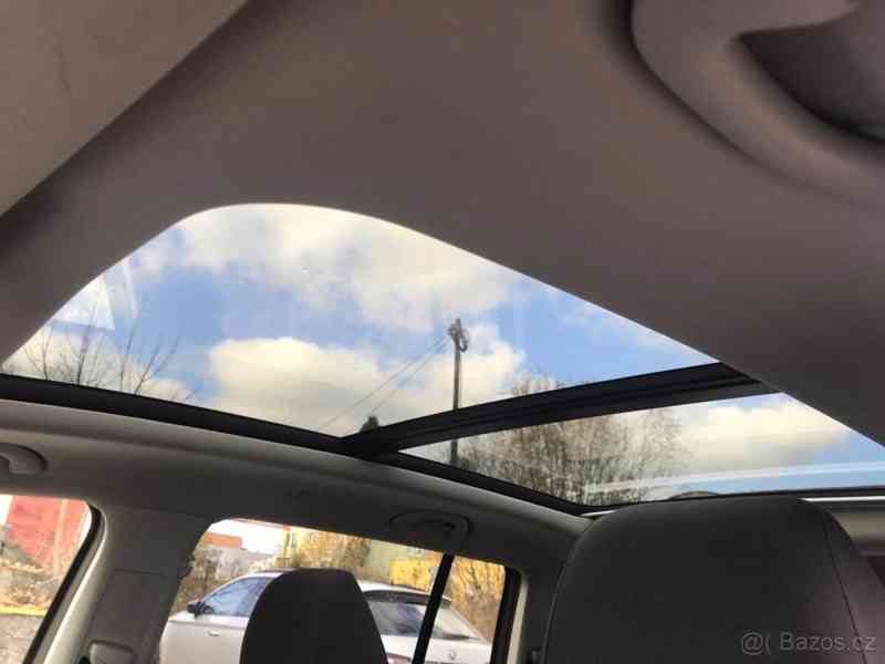 Volkswagen Touran 2,0 TDI 2011 - foto 10
