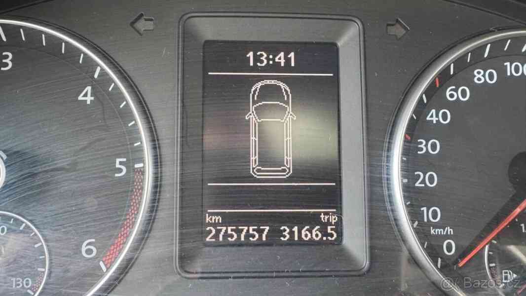 Volkswagen Touran 2,0 TDI 2011 - foto 5