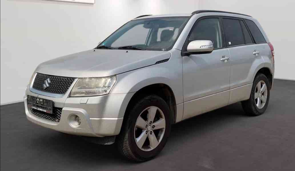 Suzuki Grand Vitara 2.4i Club benzin 124kw - foto 16