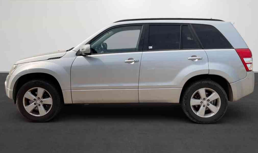 Suzuki Grand Vitara 2.4i Club benzin 124kw - foto 6