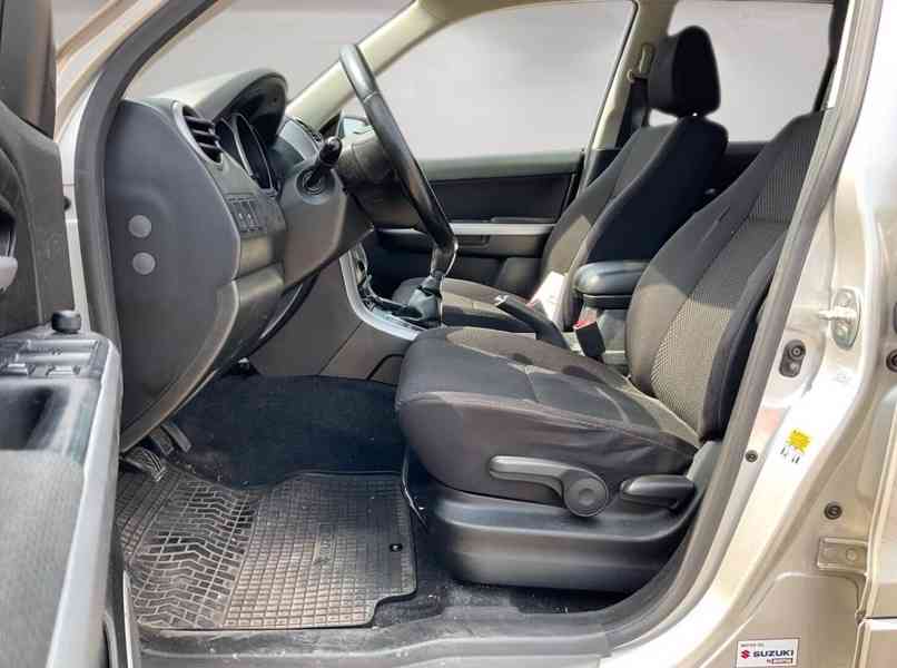 Suzuki Grand Vitara 2.4i Club benzin 124kw - foto 8