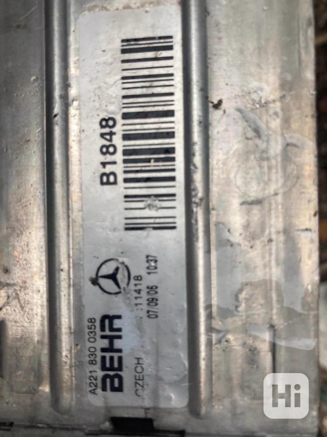 Mercedes S W221 2005-2013 radiátor topeni A2218300358 - foto 1