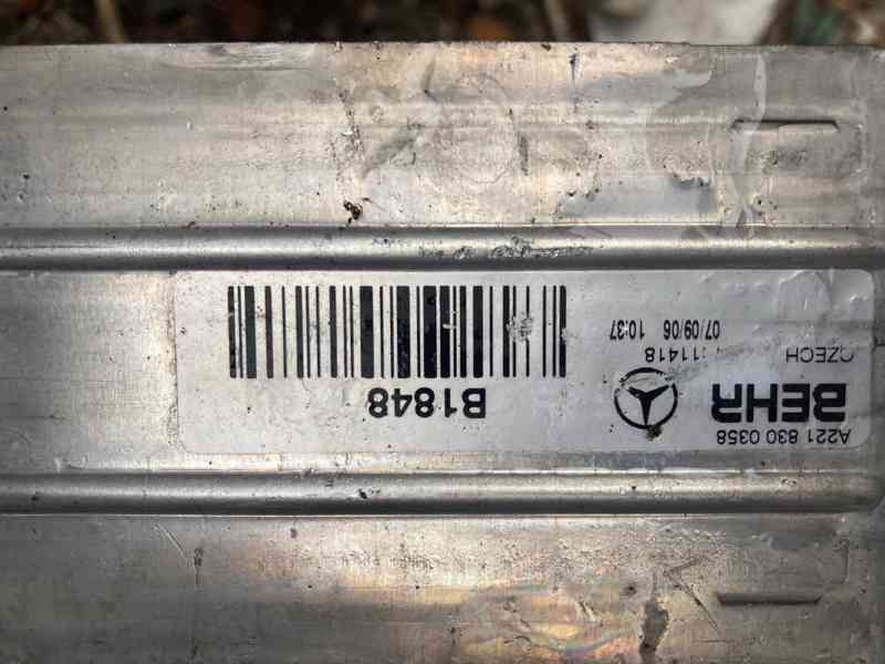 Mercedes S W221 2005-2013 radiátor topeni A2218300358 - foto 2