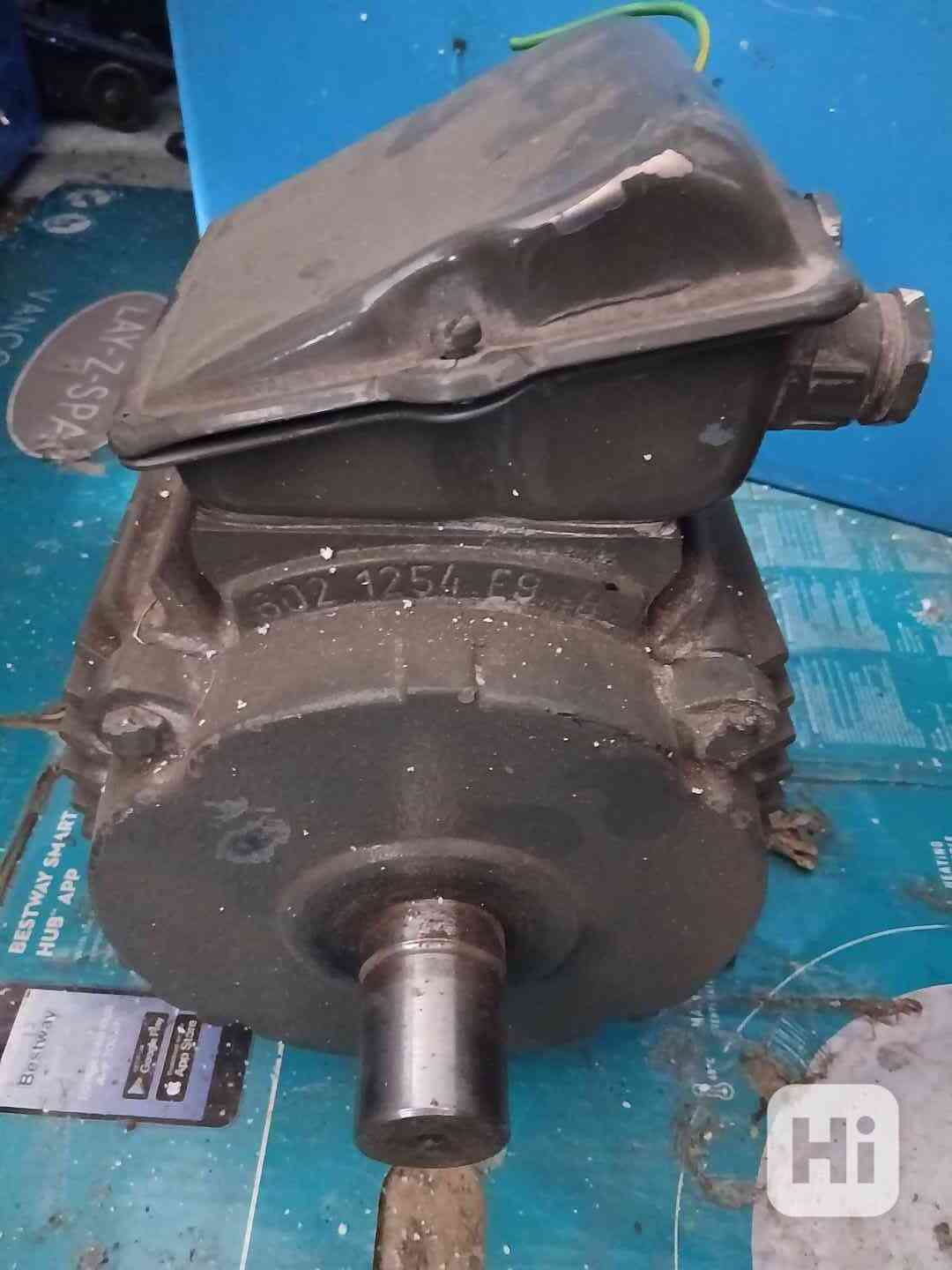 Prodám AC motor 7,5 kW/2800 ot./min. 400/690 V AC - foto 1
