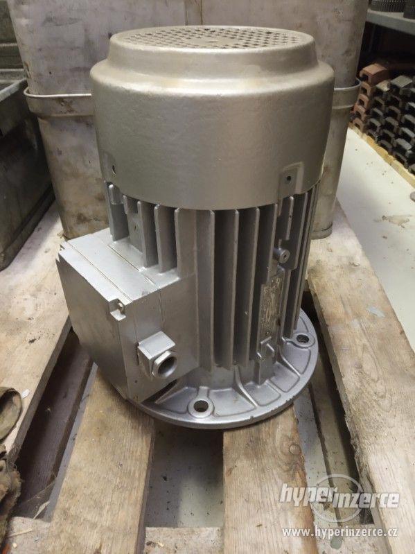 přírubový motor 3 kW - foto 1