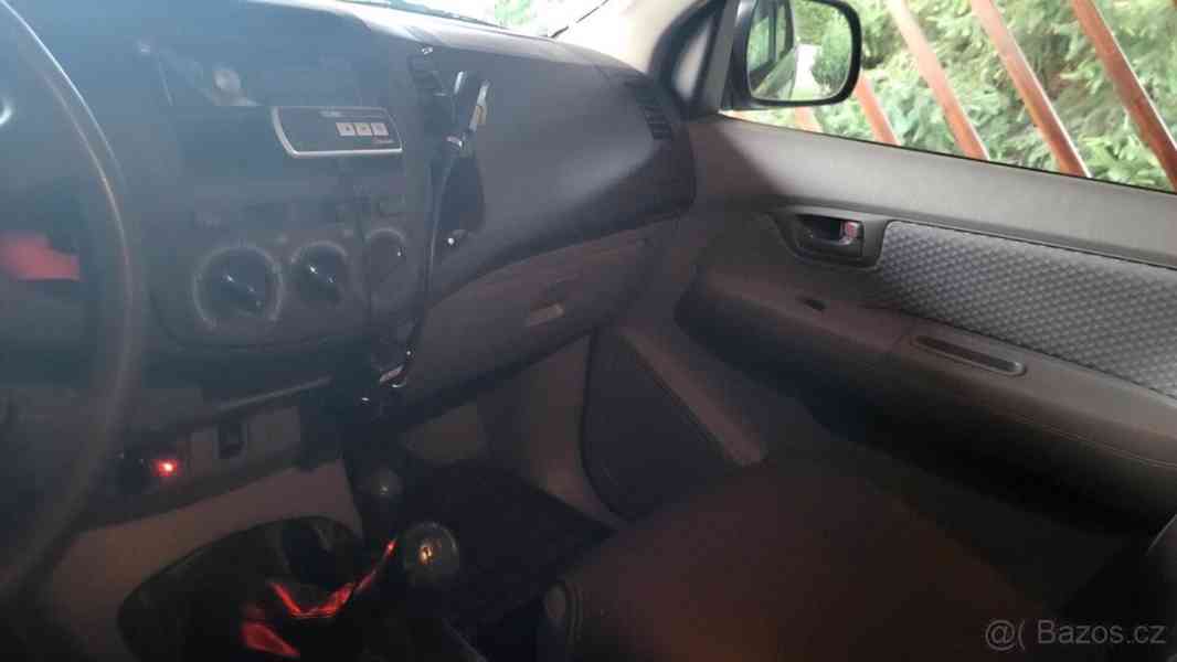Toyota Hilux 2,4 D4-D - foto 6