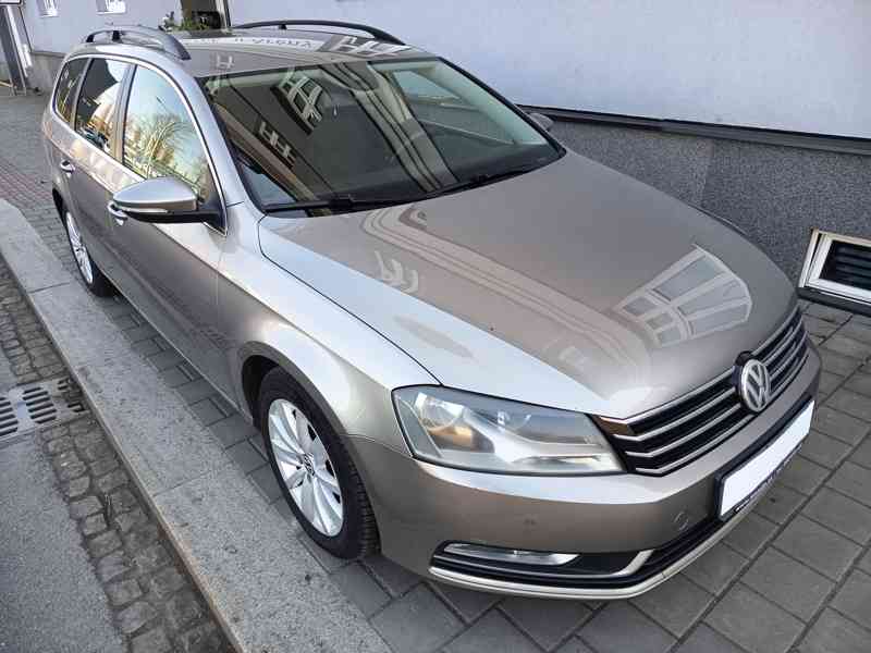 VOLKSWAGEN Passat Variant 2,0TDI Comfortline  - foto 2