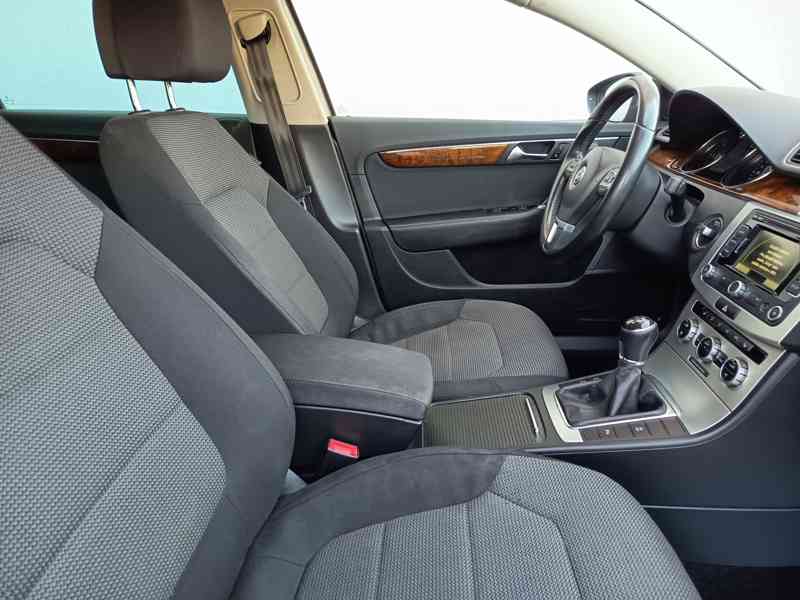 VOLKSWAGEN Passat Variant 2,0TDI Comfortline  - foto 13