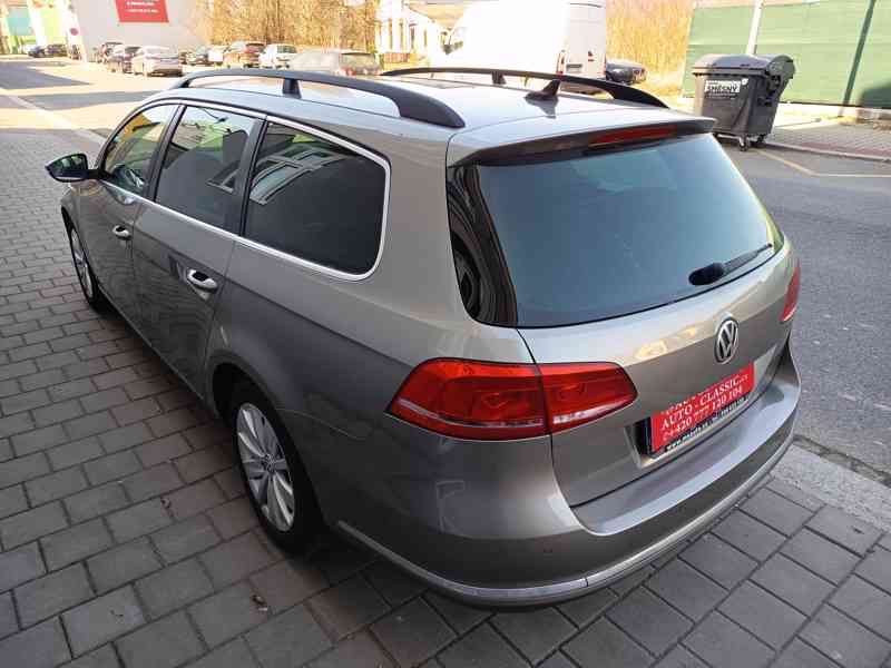 VOLKSWAGEN Passat Variant 2,0TDI Comfortline  - foto 9