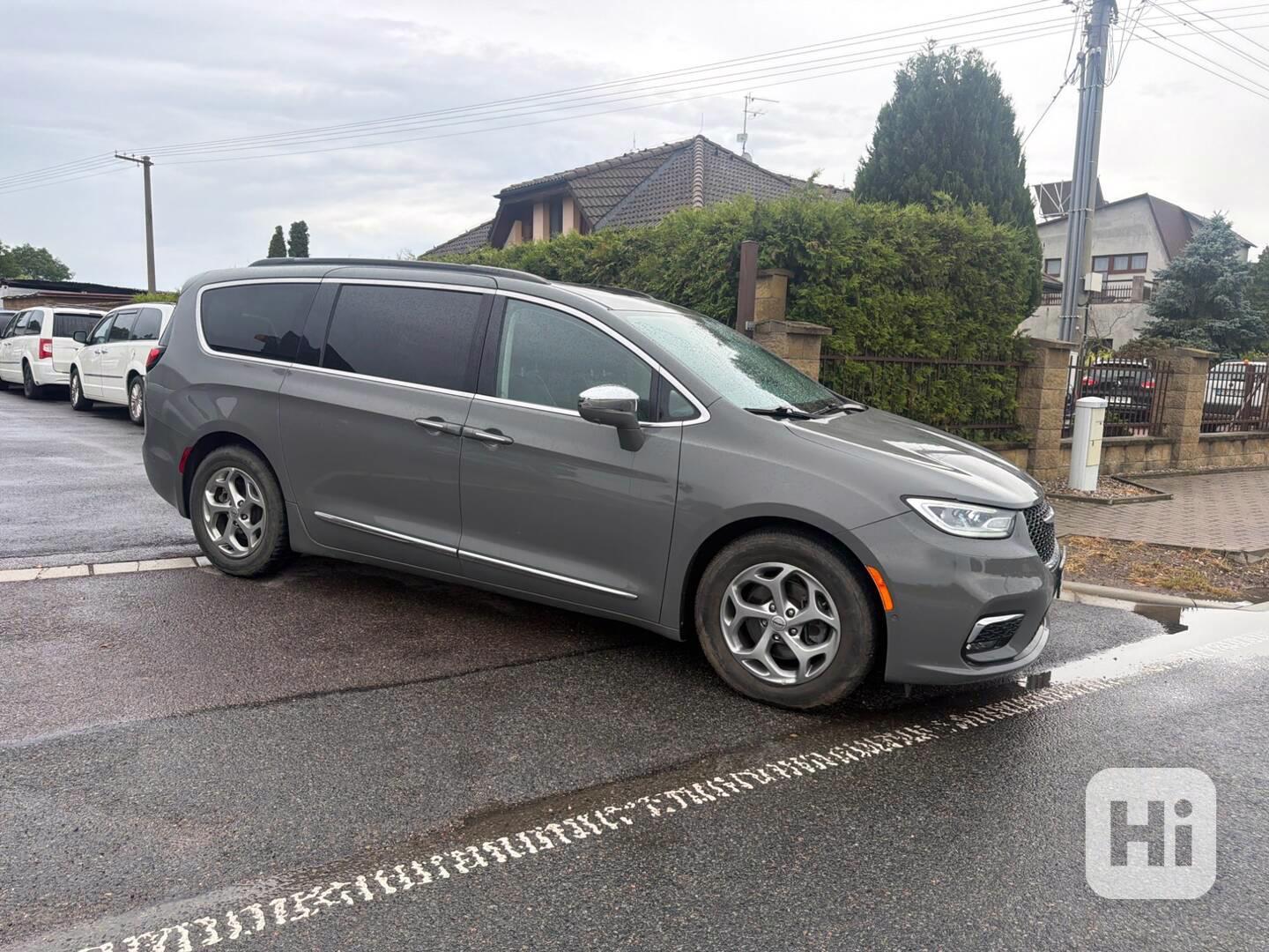 Chrysler Pacifica 3,6 RU Limited Radar 360 2022 - foto 1