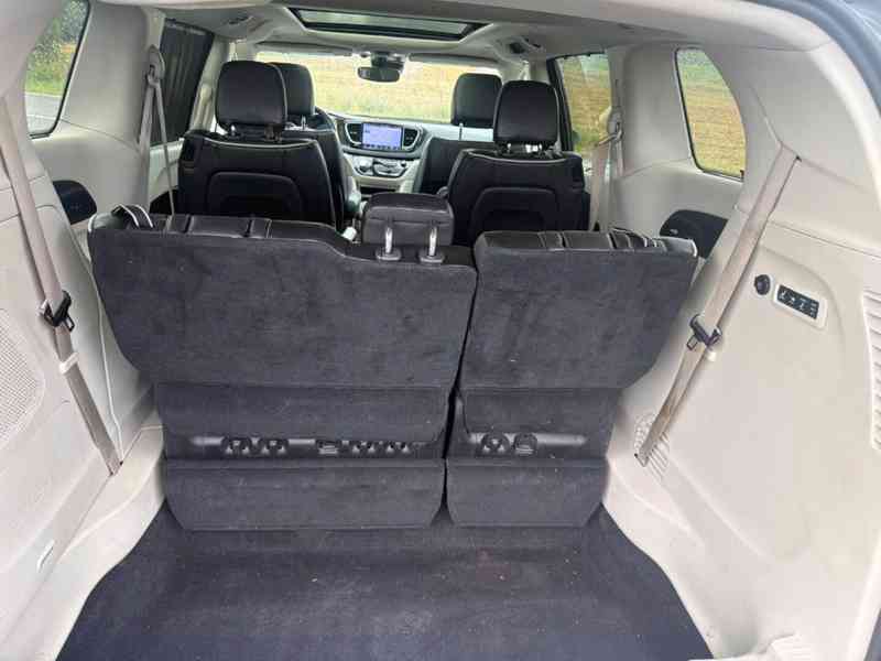 Chrysler Pacifica 3,6 RU Limited Radar 360 2022 - foto 25