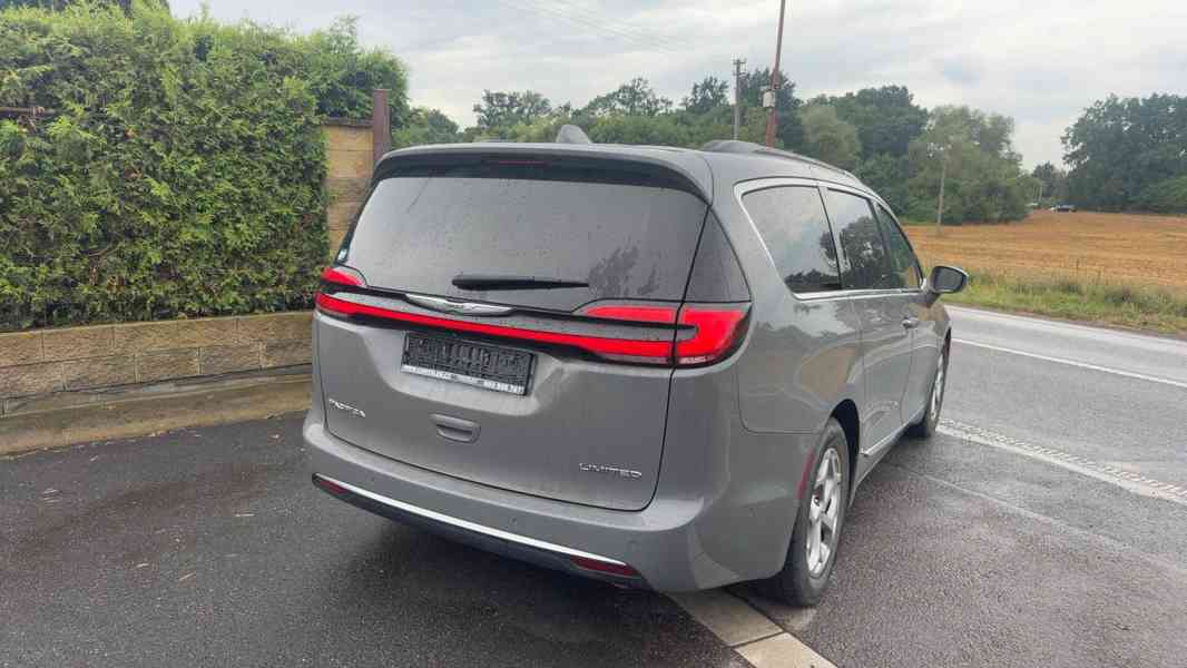 Chrysler Pacifica 3,6 RU Limited Radar 360 2022 - foto 4