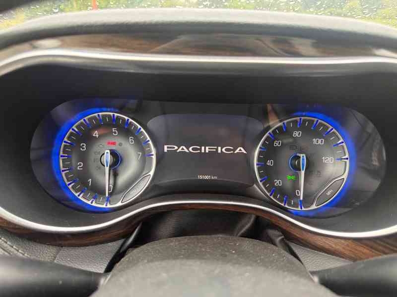 Chrysler Pacifica 3,6 RU Limited Radar 360 2022 - foto 15