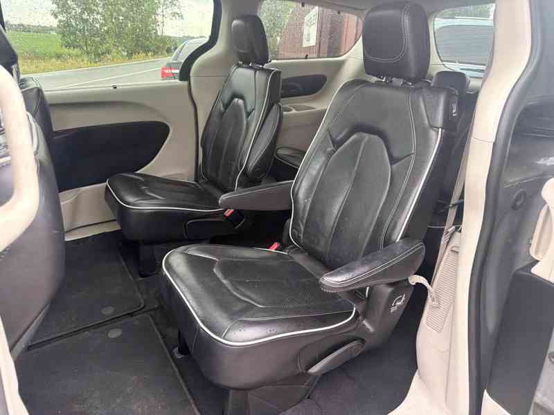 Chrysler Pacifica 3,6 RU Limited Radar 360 2022 - foto 12