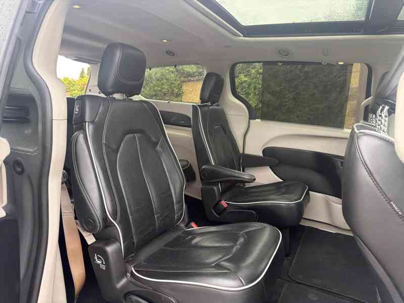 Chrysler Pacifica 3,6 RU Limited Radar 360 2022 - foto 9