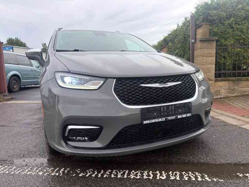Chrysler Pacifica 3,6 RU Limited Radar 360 2022 - foto 24